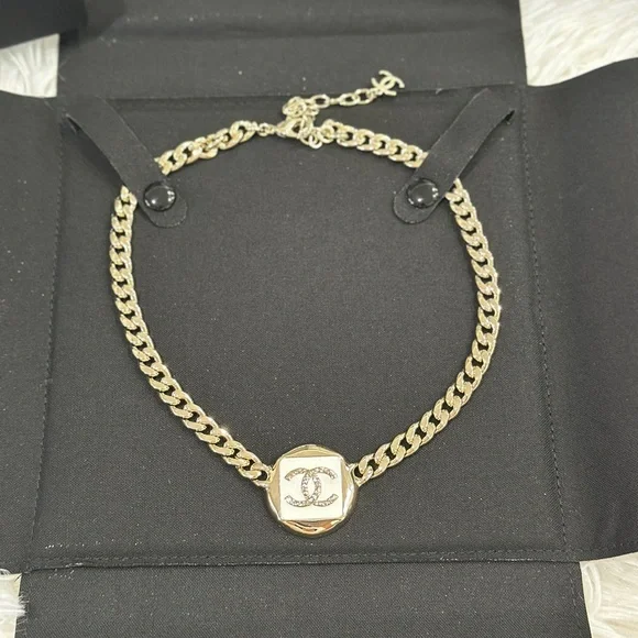 CHANEL CC LOGO GOLD CHOKER - Picture 1 of 4